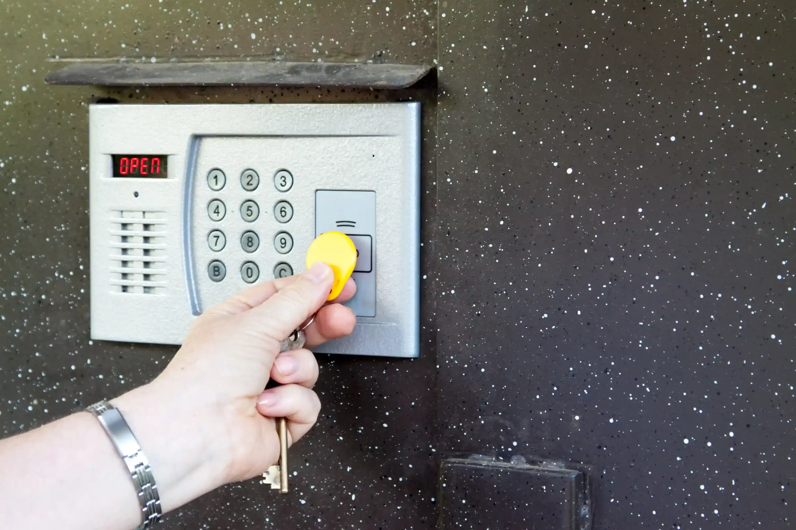 Access control keypad and electronic door entry system in Dubai